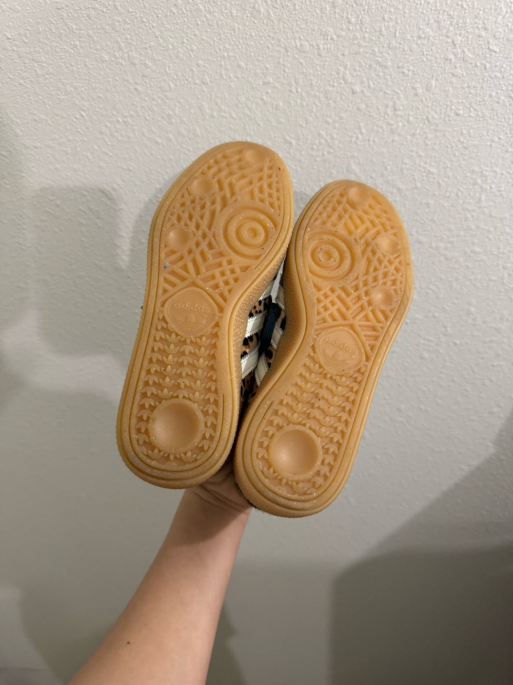Adidas originals shoes - Picture 3 of 5